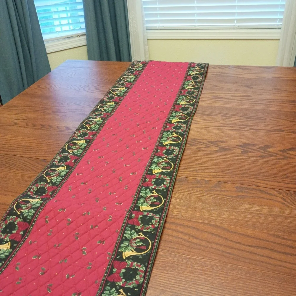 Vera Bradley Table‎ Runner Quilted w Tassels Christmas Holiday 13.5